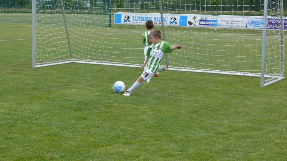 Malí fotbalisté a bezpečné branky