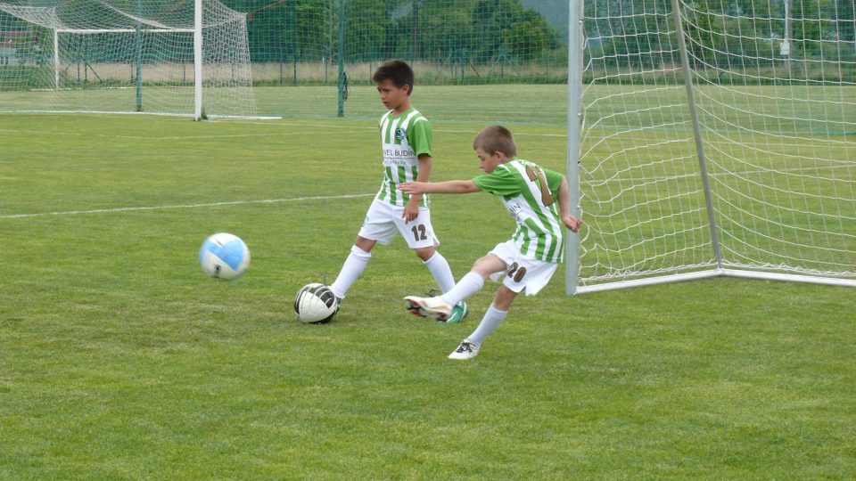 Malí fotbalisté a bezpečné branky