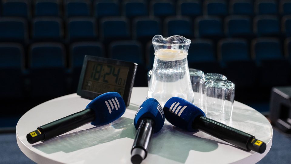 Rozhlasové mikrofony už jsou připravené | foto: Jiří Šeda Rozhlasové mikrofony už jsou připravené