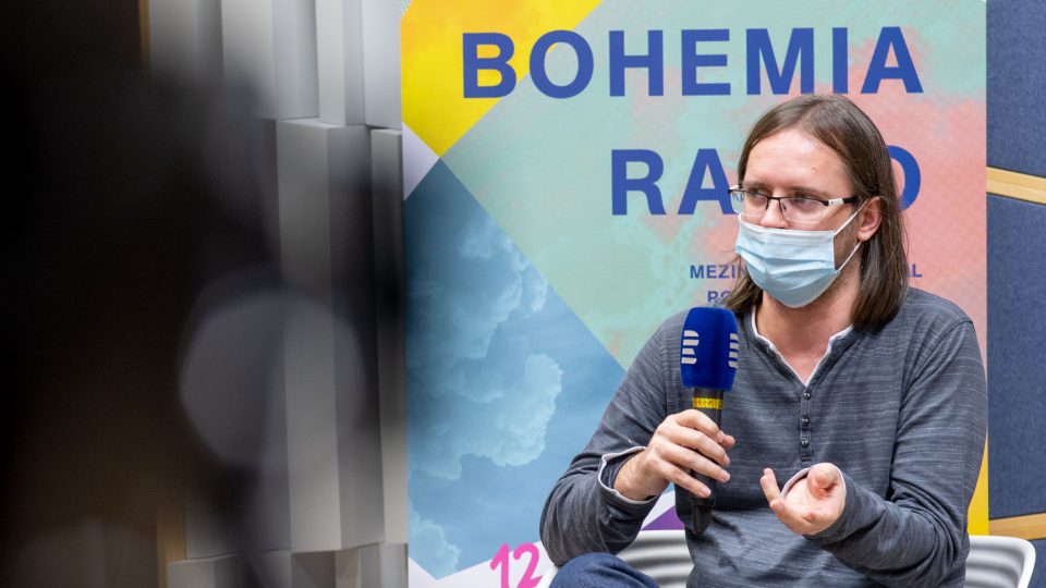 Analytik Českého rozhlasu Adam Javůrek byl hostem debaty na festivalu Prix Bohemia Radio
