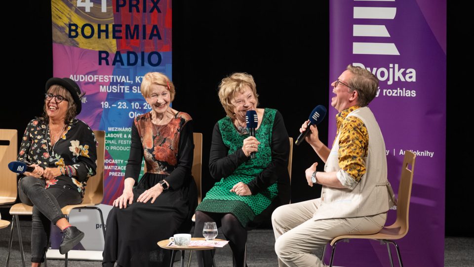 Bára Hrzánová, Daniela Kolářová, Libuše Švormová a Aleš Cibulka