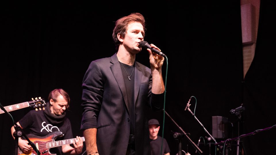 Igor Orozovič s kapelou na Prix Bohemia Radio aneb Šansony v komorním prostředí olomouckého studia ČRo | foto: Khalil Baalbaki,  Český rozhlas Igor Orozovič s kapelou na Prix Bohemia Radio aneb Šansony v komorním prostředí olomouckého studia ČRo