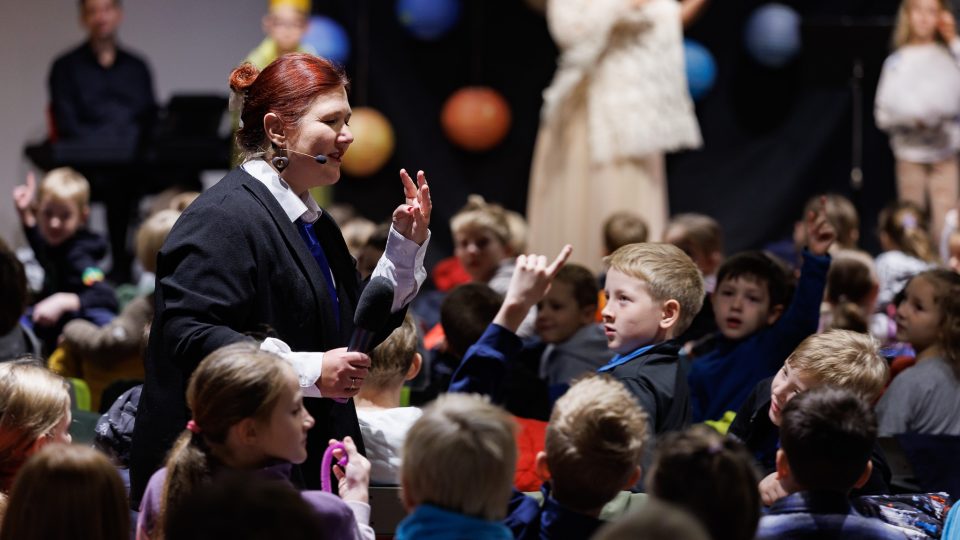 Vlnohraní aneb Interaktivní koncert Českého rozhlasu pro děti,  Koncerty provází herečka a moderátorka Vltavy Jana Trojanová | foto: Jiří Šeda,  Český rozhlas Vlnohraní aneb Interaktivní koncert Českého rozhlasu pro děti, Koncerty provází herečka a moderátorka Vltavy Jana Trojanová