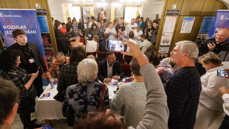 Autogramiáda po skončení show | foto: Jiří Šeda Autogramiáda po skončení show