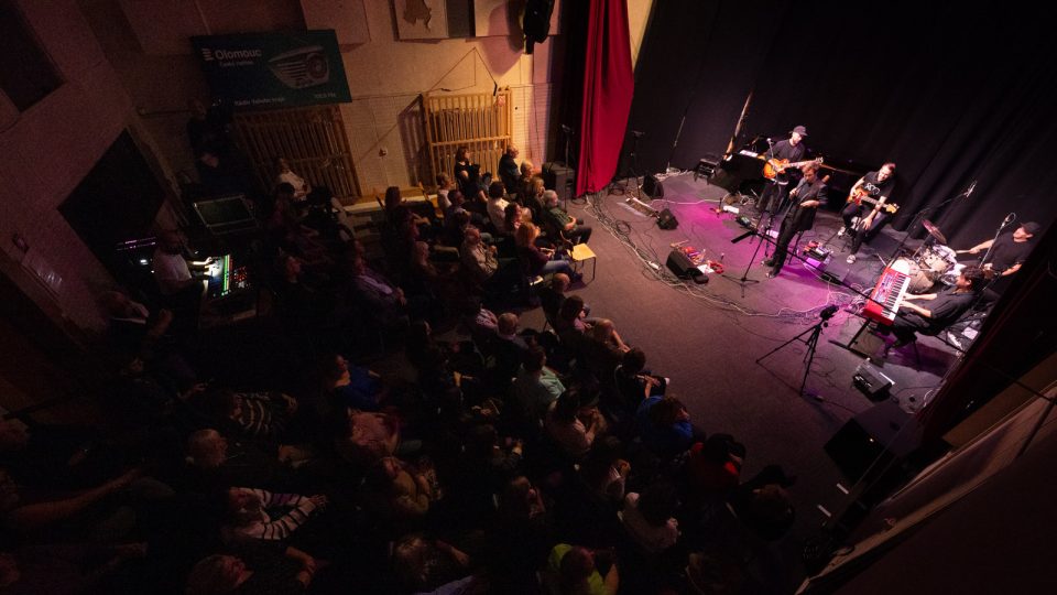 Igor Orozovič s kapelou na Prix Bohemia Radio aneb Šansony v komorním prostředí olomouckého studia ČRo | foto: Khalil Baalbaki,  Český rozhlas Igor Orozovič s kapelou na Prix Bohemia Radio aneb Šansony v komorním prostředí olomouckého studia ČRo