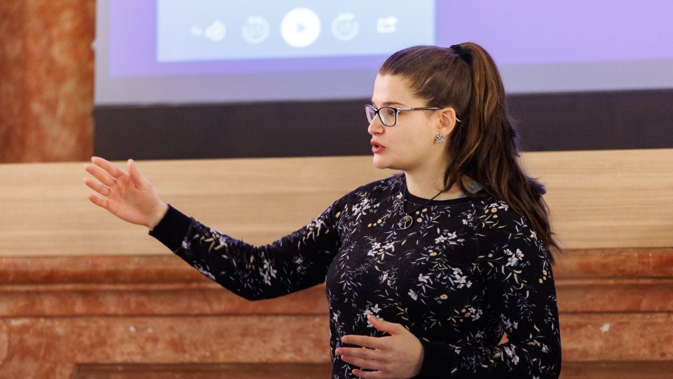 Zvuk, který nestárne aneb Archiv v podcastovém světě (archivářka Petra Tanclová)