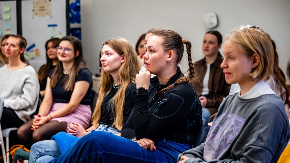 Moderní sebeobrana s Jasmínou a Pavlem Houdek: Jak postoj nebo intuice chrání před nebezpečím | foto: Pavla Kratochvílová,  Univerzita Palackého v Olomouci Moderní sebeobrana s Jasmínou a Pavlem Houdek: Jak postoj nebo intuice chrání před nebezpečím
