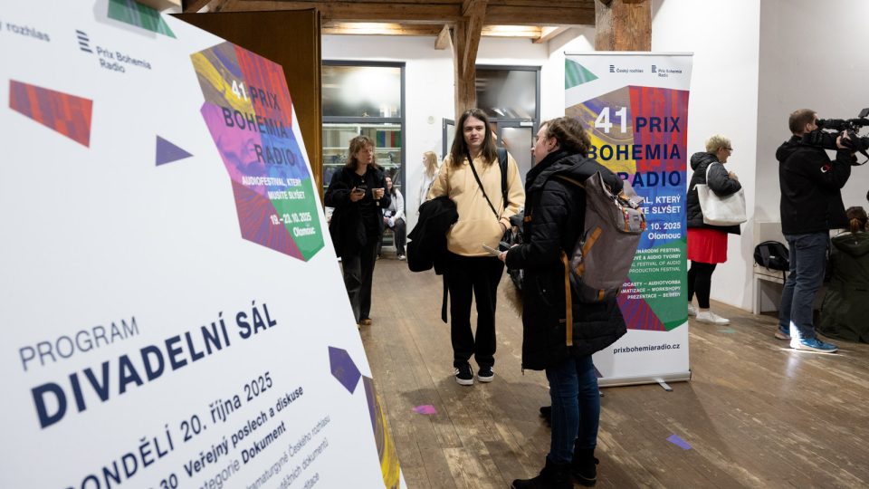 Veřejný poslech a diskuse v kategorii Dokument (v předsálí)