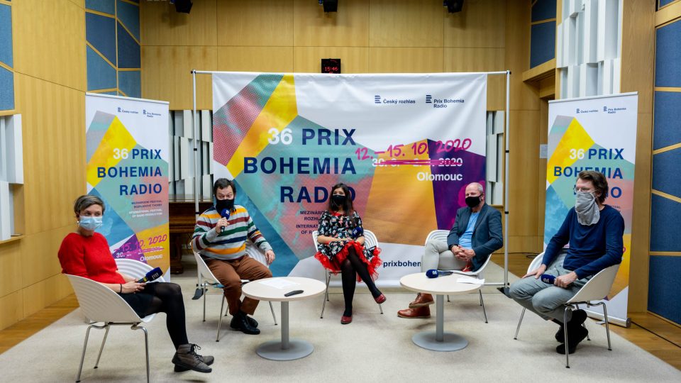 Hosty online debaty byli Jan Hanák, Ladislav Železný, Tereza Reková a Eva Lédlová