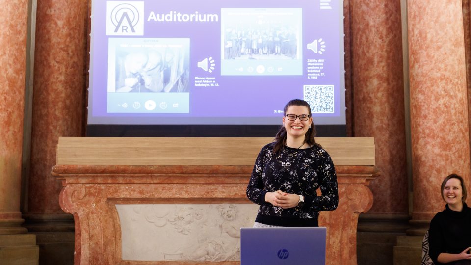 Zvuk, který nestárne aneb Archiv v podcastovém světě (archivářka Petra Tanclová)