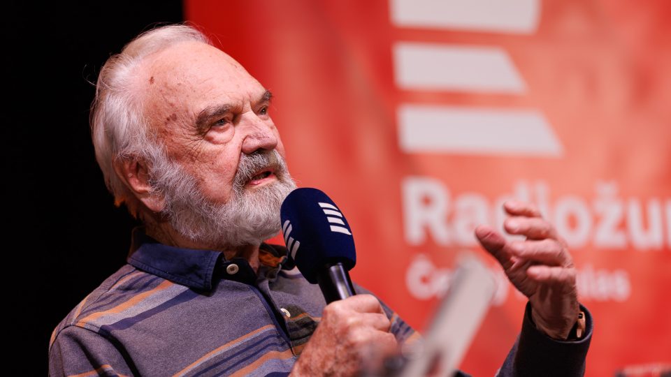 Zdeněk Svěrák na beseda s herci Divadla Járy Cimrmana