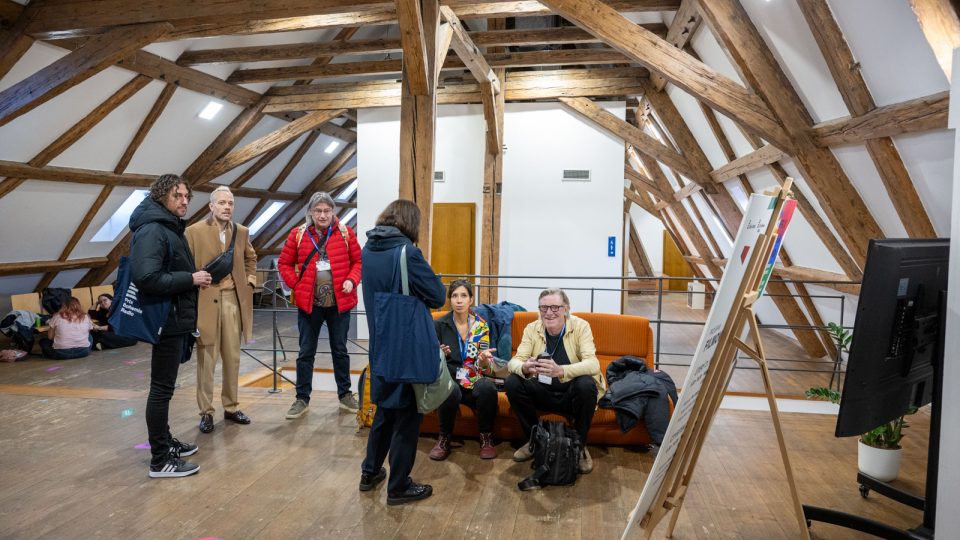 Veřejný poslech a diskuse v kategorii Dokument