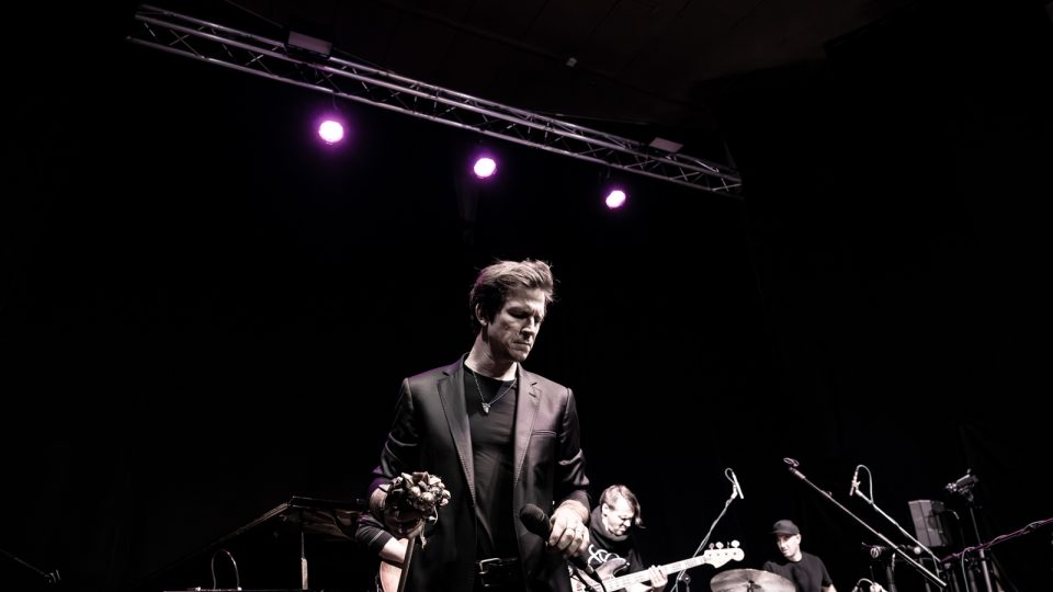 Igor Orozovič s kapelou na Prix Bohemia Radio aneb Šansony v komorním prostředí olomouckého studia ČRo | foto: Khalil Baalbaki,  Český rozhlas Igor Orozovič s kapelou na Prix Bohemia Radio aneb Šansony v komorním prostředí olomouckého studia ČRo