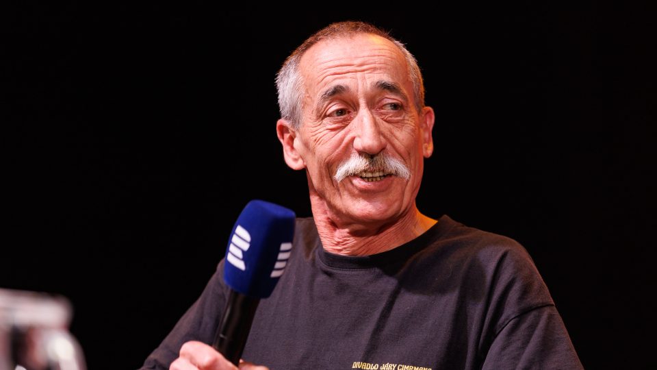 Robert Bárta na besedě s herci Divadla Járy Cimrmana