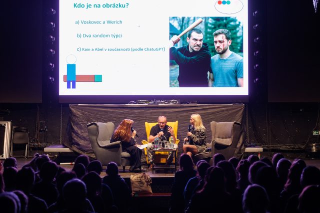 Buchty čtou o mordech z vášně. Zuzana Fuksová, Ivana Veselková a Stanislav Zajíček