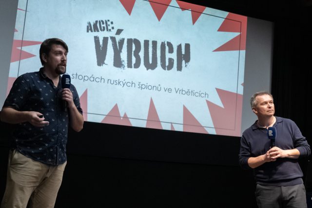 Vojtěch Koval a investigativní reportér Artur Janoušek představili podcast Akce: Výbuch, který jde po stopách ruských agentů ve Vrběticích