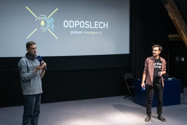 ODPOSLECH | investigace.cz je týdenní investigativní podcast, ve kterém novináři jako Petr Gojda nebo Josef Šlerka rozkrývají pozadí kauz – od off-shorových sítí po špionážní software.